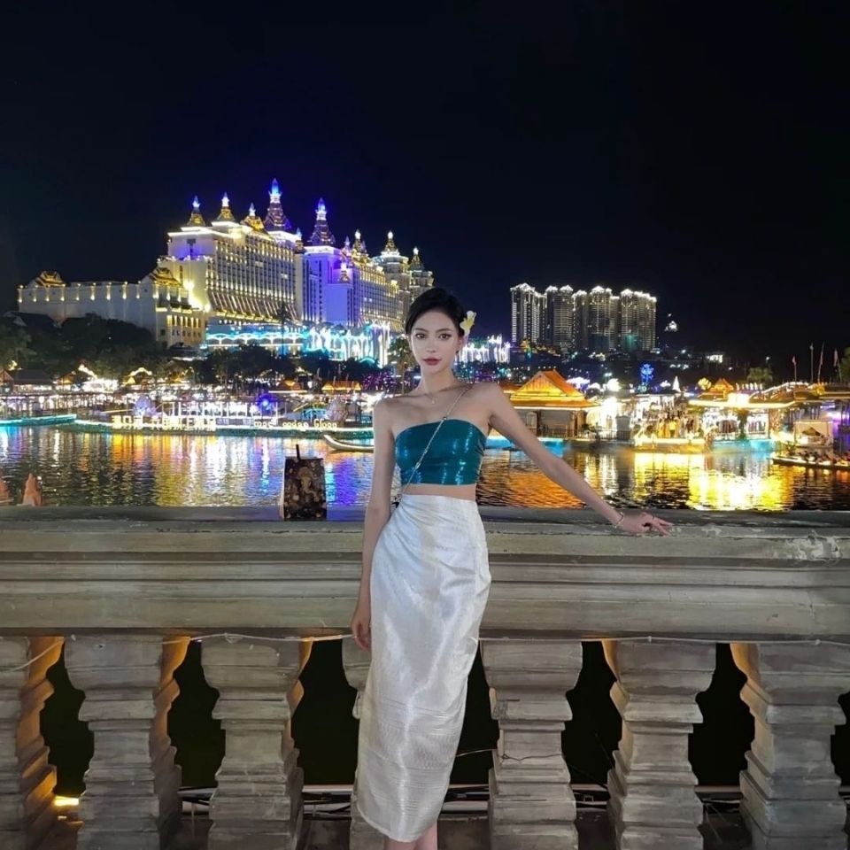 Thai National Outfit Ethnic Co - Batik Sarong Wrap 评论和价格